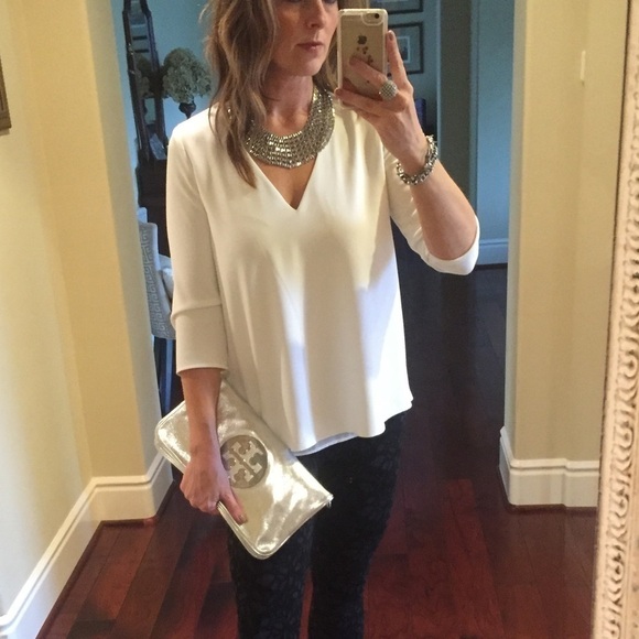 Cooper & Ella White Lined V-Neck 3/4 Sleeve Split Back Blouse Top Small - Picture 2 of 10